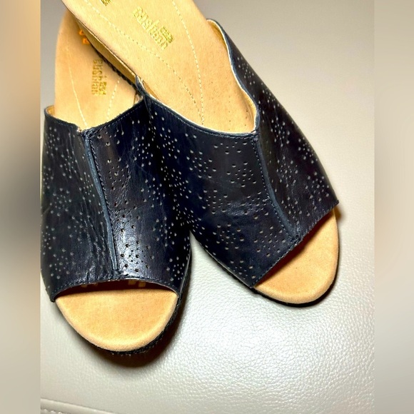 Clarks Women's Helio Corridor Leather Wedge - Black Leather - Size 8.5 EUC - Picture 2 of 8